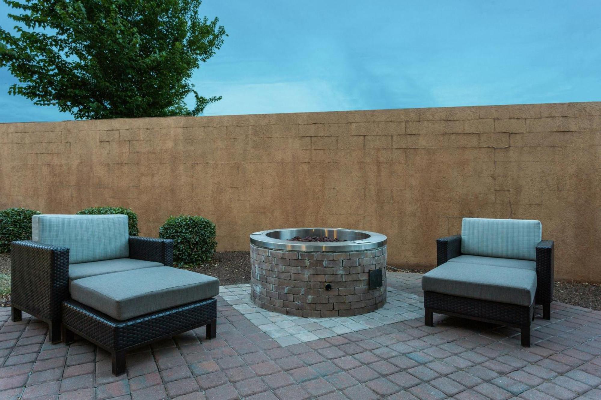 Courtyard By Marriott Rocky Mount Hotel Exterior foto